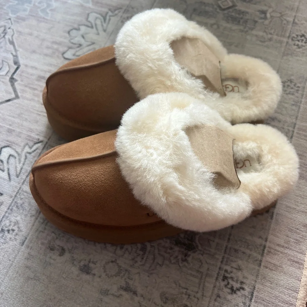 Brand new Uggs Disquette size 6 chestnut. - Picture 2 of 5